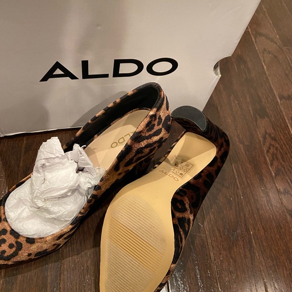 Qayria ALDO sz 9 heels, leopard velvet - Picture 3 of 3